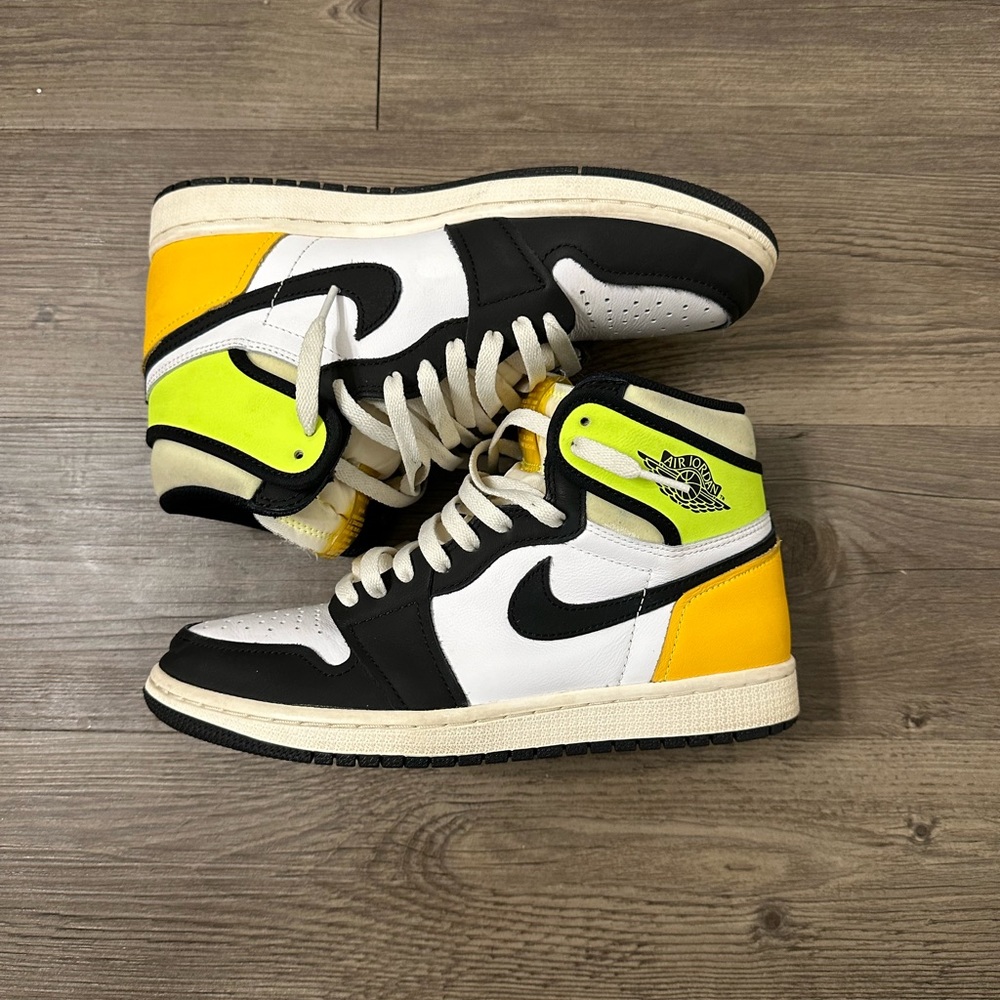 Jordan 1 Retro High White Black Volt University Gold